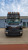 20251019-Tom-Holding-00470
